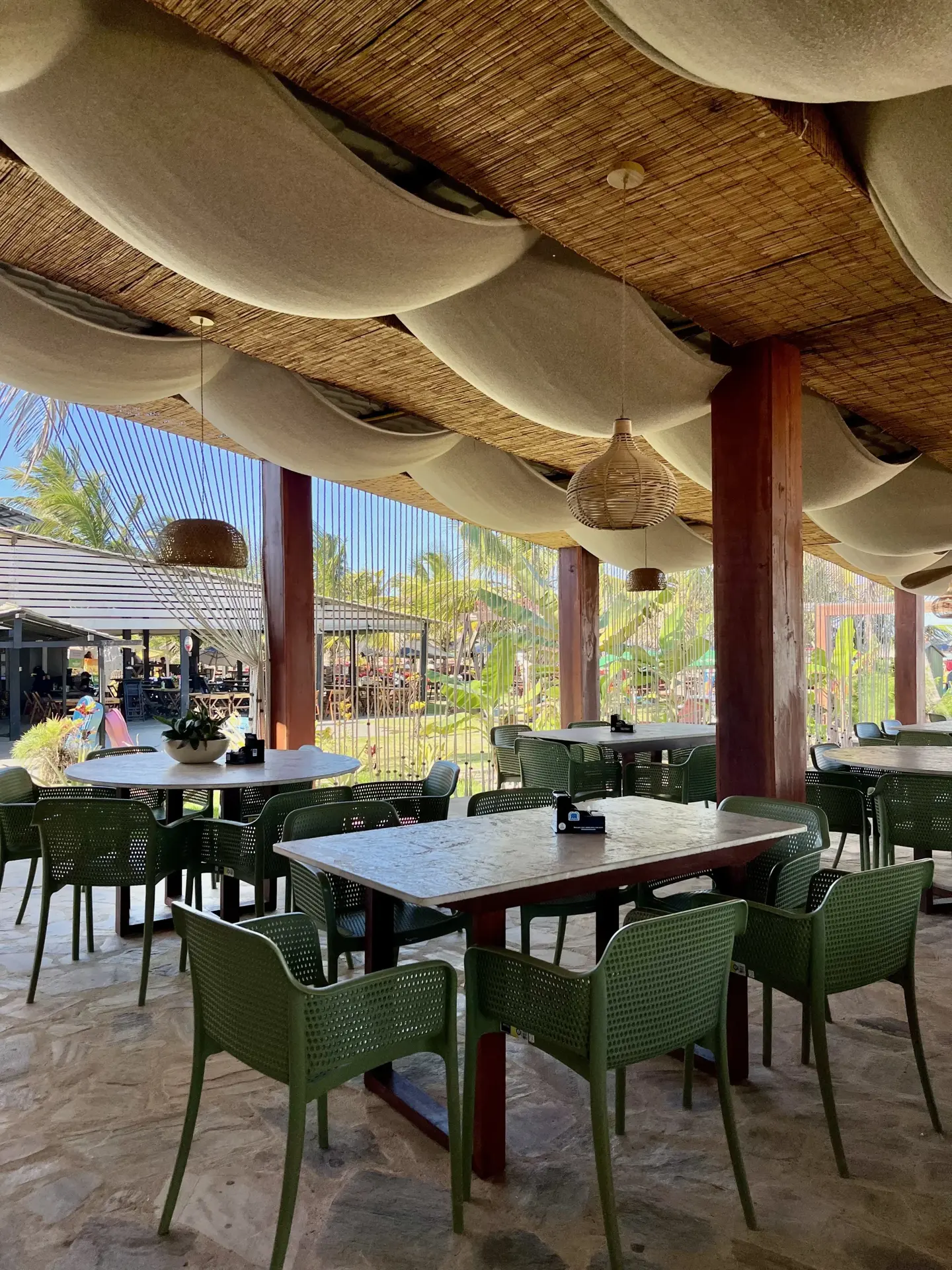 Ambiente pé na areia do Jobim